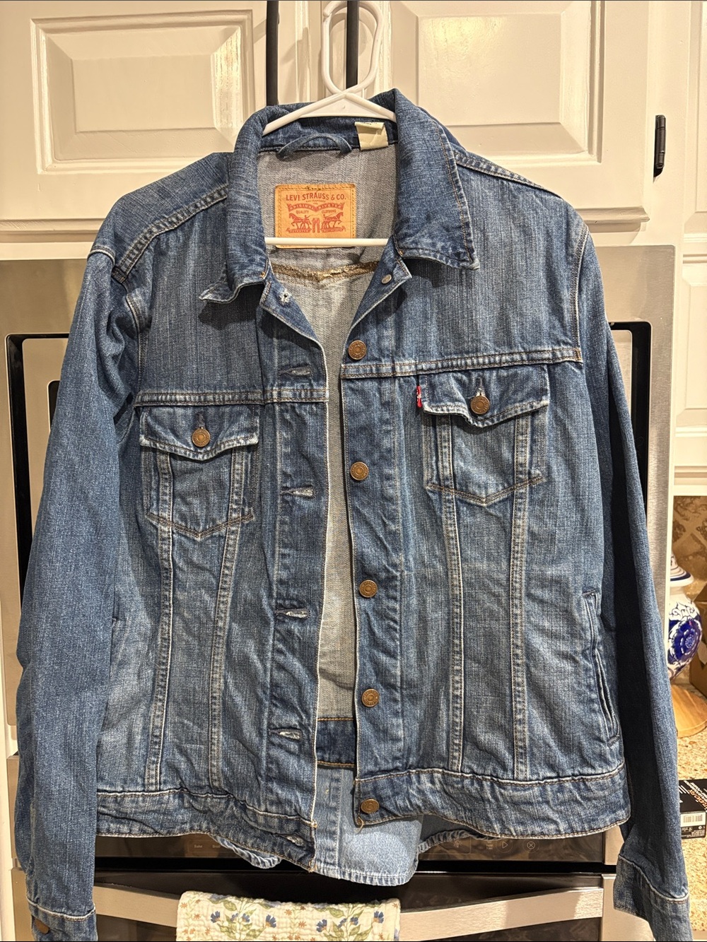 Levi's women’s Light Blue Denim Jacket - Classic Trucker Style